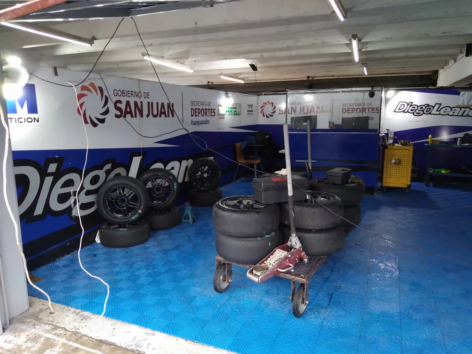 Autos de Turismo Nacional en pista durante una fecha en el autódromo de Buenos Aires